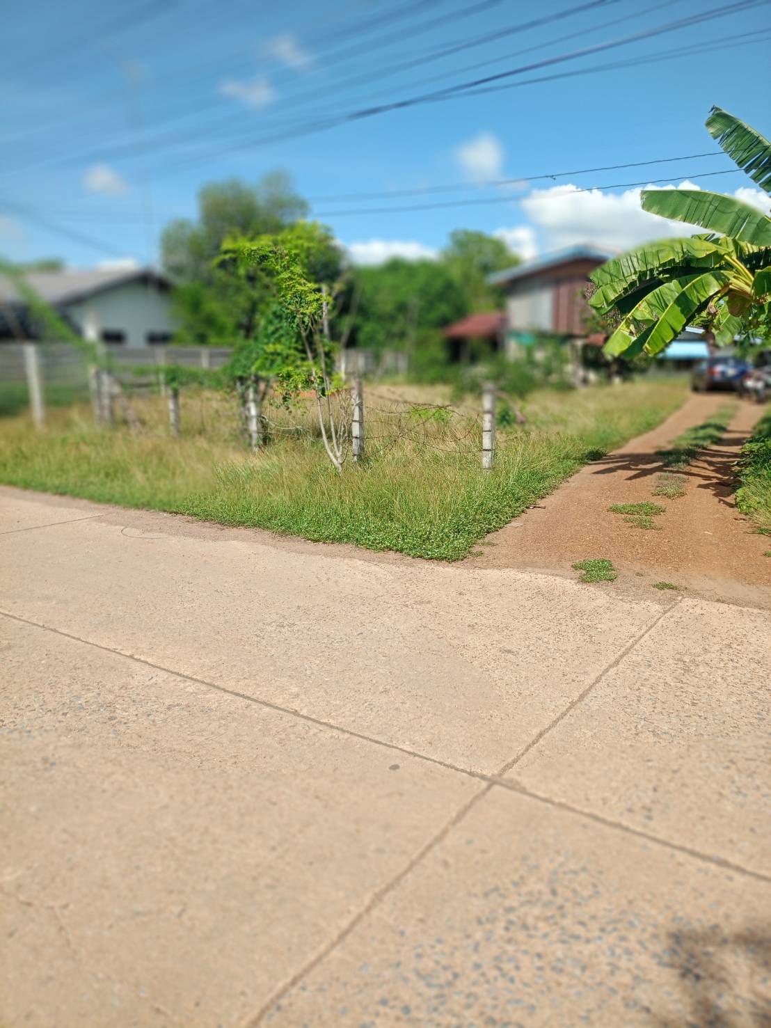 ขายที่ดินพร้อมบ้านทำเลทอง