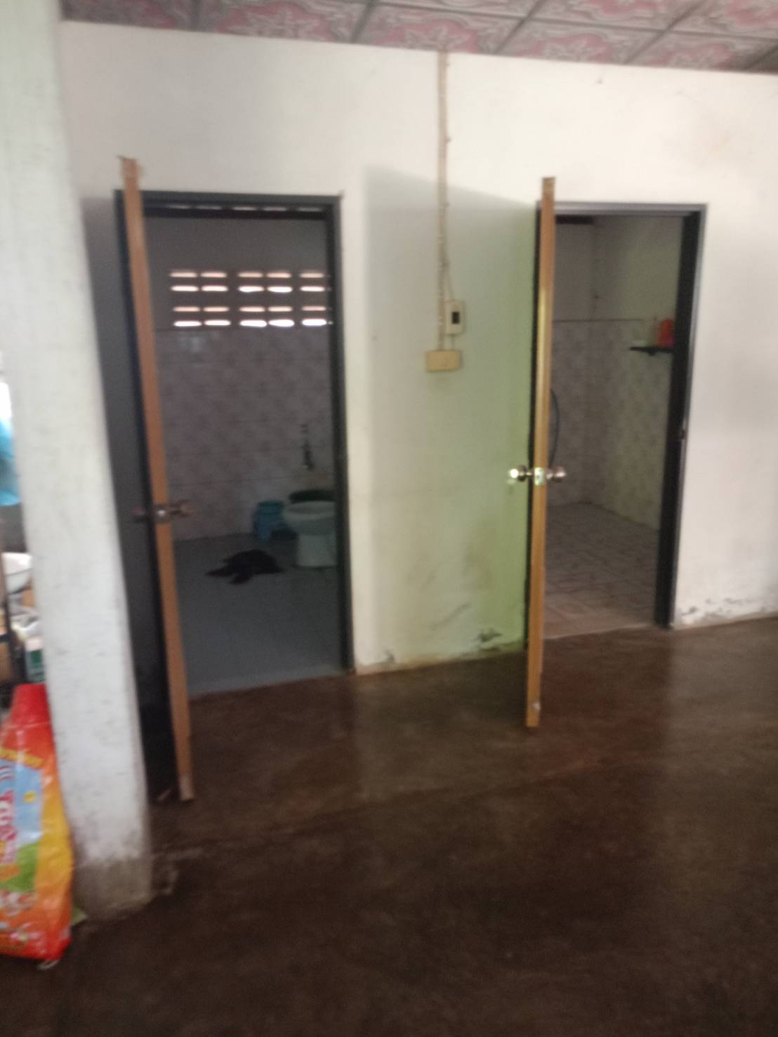 ขายที่ดินพร้อมบ้านทำเลทอง